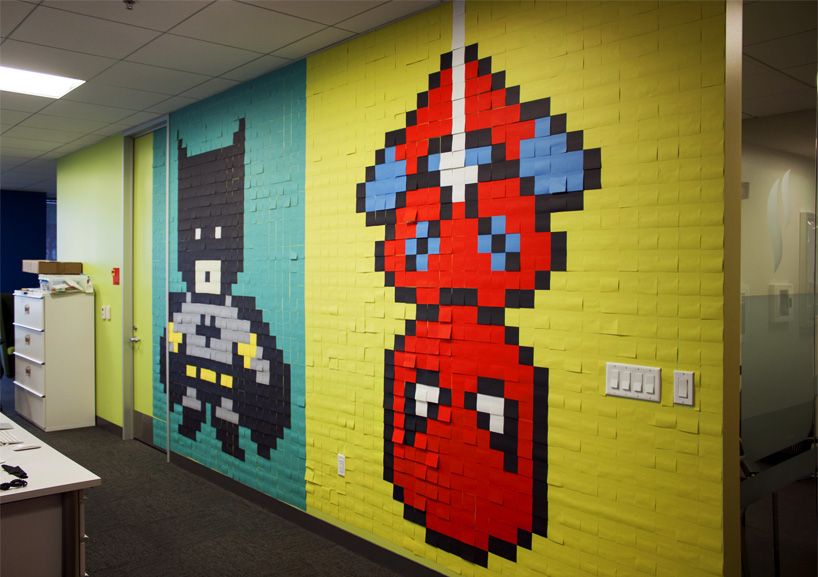 office workers install 8-bit superhero mural using 8,024 sticky notes-设计邦-08
