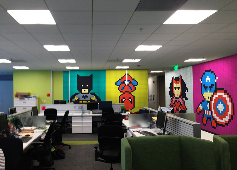 office workers install 8-bit superhero mural using 8,024 sticky notes-设计邦-04