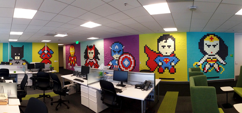 office workers install 8-bit superhero mural using 8,024 sticky notes-设计邦-06