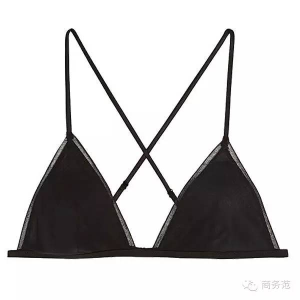 露单肩衣服怎么穿内衣_美女只穿内衣(2)