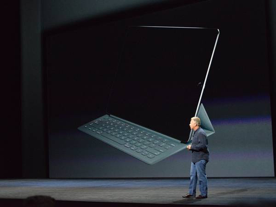 （配上键盘的iPad Pro实在很像友商微软的Surface）