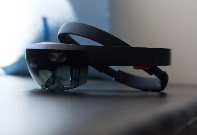 Google Glass虽错失良机，但它也帮VR硬件们探清了雷区        
