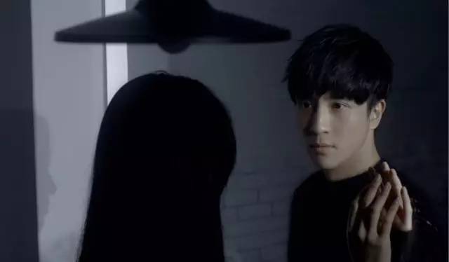 除了段子,薛之谦的情歌歌词也是最好的文案教科书 除了段子,薛之谦的情歌歌词也是最好的文案教科书