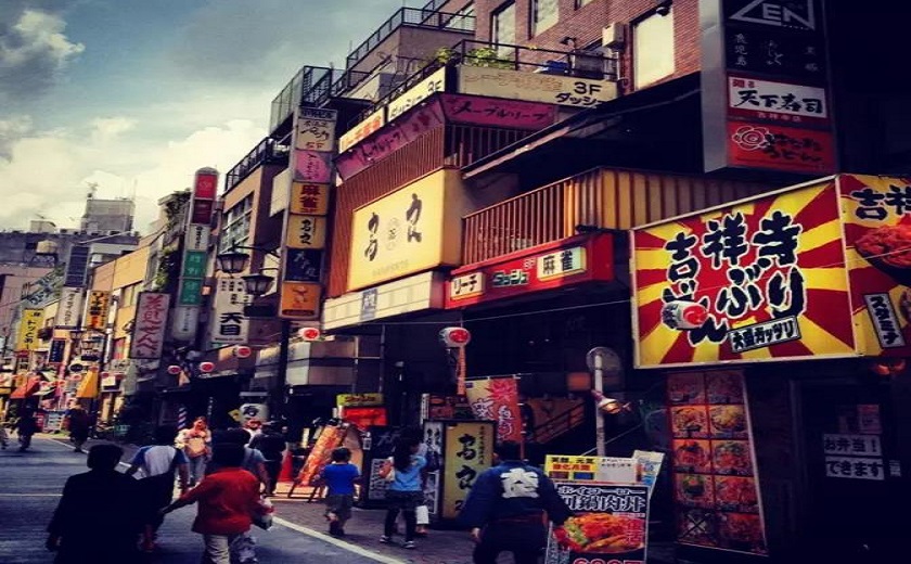这家三平米的日本小店，靠匠人精神一年赚三亿