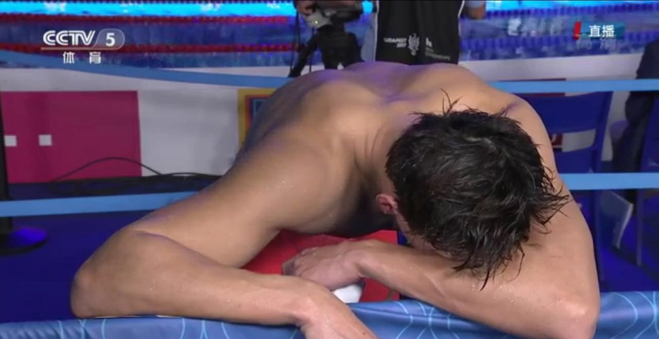 孙杨梦碎世锦赛800米自由泳 镜头前悲痛难掩失声痛哭