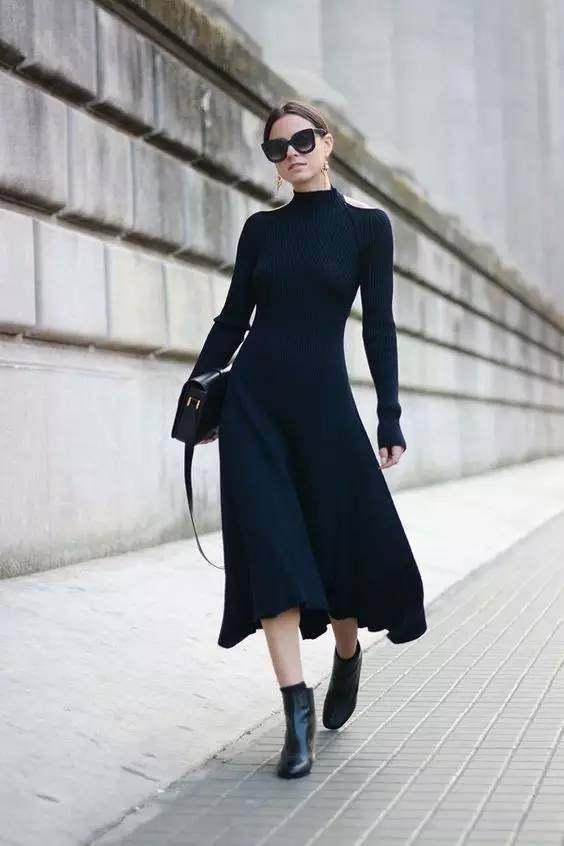 2017初秋最流行的穿衣搭配，最时髦的裙子+短靴搭配技巧！